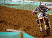  锐不可当引发热议！，詹姆斯在湖人比赛中刷新纪录赢得满堂喝彩